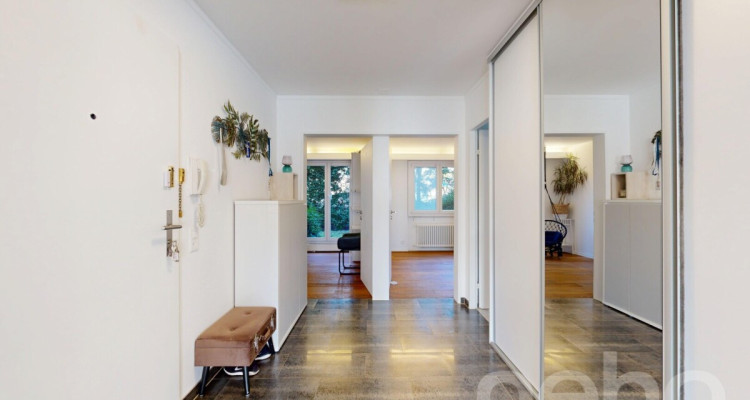 Renovierte 3.5-Zimmer-Wohnung mit Balkon und Garten in Oberwil image 4