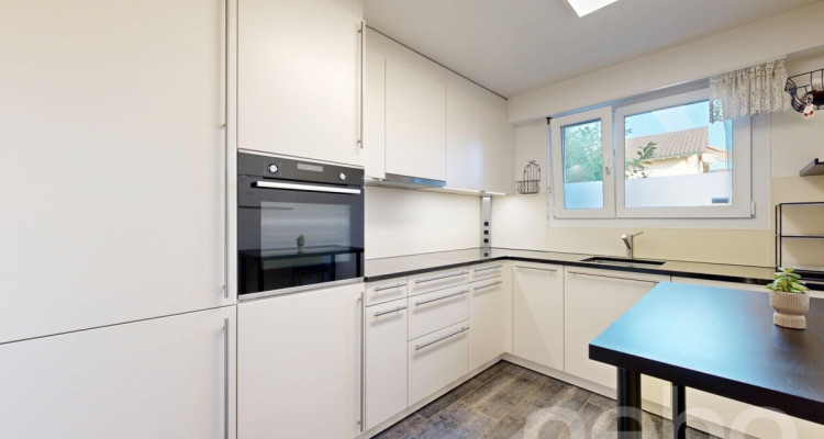 Renovierte 3.5-Zimmer-Wohnung mit Balkon und Garten in Oberwil image 9