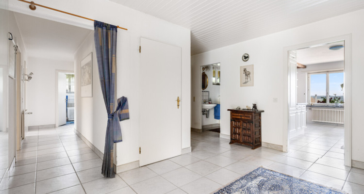 Einmalige Gelegenheit - Freistehendes 7-Zimmer-Einfamilienhaus image 2