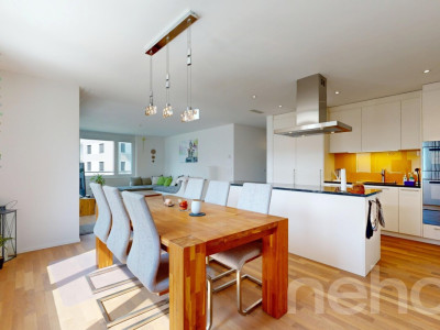 Gepflegte 4.5-Zimmer WHG mit grosszügigem Balkon und zwei TG-Plätzen image 1