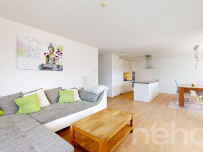 Gepflegte 4.5-Zimmer WHG mit grosszügigem Balkon und zwei TG-Plätzen image 3