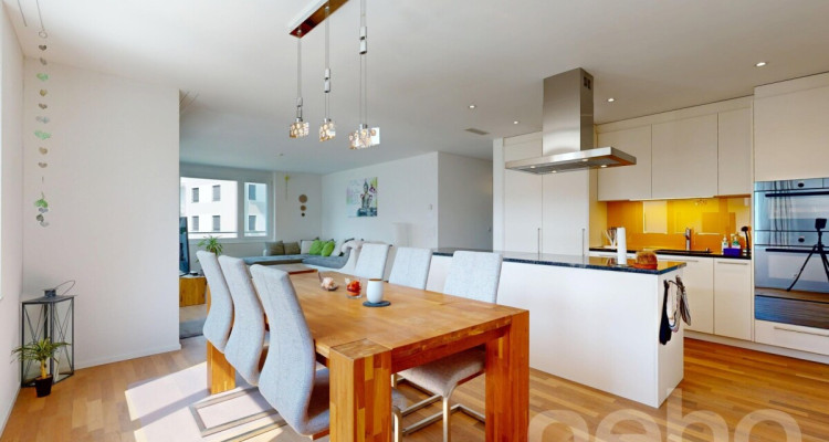 Gepflegte 4.5-Zimmer WHG mit grosszügigem Balkon und zwei TG-Plätzen image 1