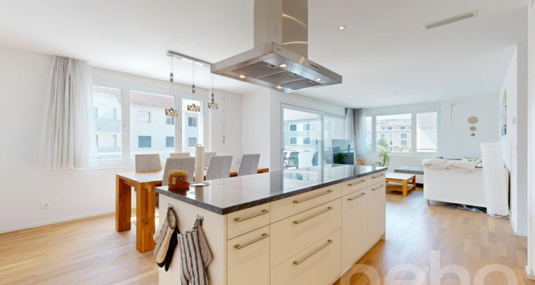 Gepflegte 4.5-Zimmer WHG mit grosszügigem Balkon und zwei TG-Plätzen image 2