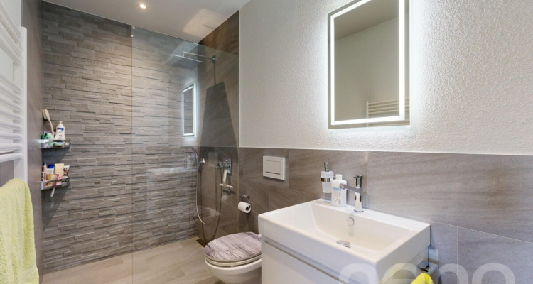 Gepflegte 4.5-Zimmer WHG mit grosszügigem Balkon und zwei TG-Plätzen image 7