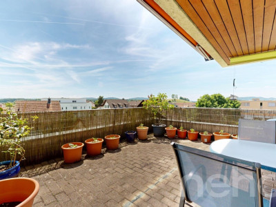 Grosszügige 4.5-Zimmer-Wohnung mit Cheminée, Balkon & Ausbaupotenzial image 1