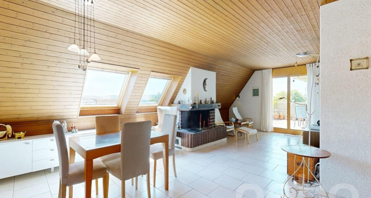 Grosszügige 4.5-Zimmer-Wohnung mit Cheminée, Balkon & Ausbaupotenzial image 2