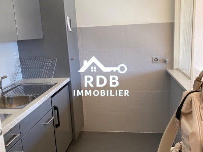 Appartement de 2,5 pièces au 4ème étage à Thônex 1226  image 2