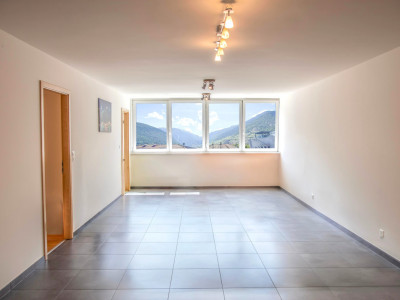 ✨ Martigny Centre – Superbe 2,5 pièces neuf en 2016 + garage-box privé  ✨ image 1