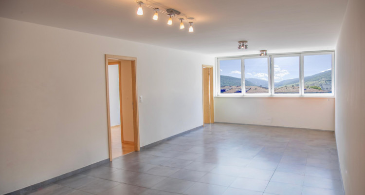 ✨ Martigny Centre – Superbe 2,5 pièces neuf en 2016 + garage-box privé  ✨ image 2