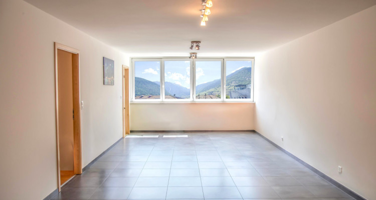 ✨ Martigny Centre – Superbe 2,5 pièces neuf en 2016 + garage-box privé  ✨ image 1