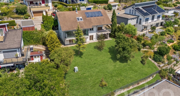 Grosszügiges 6.5Zi-Einfamilienhaus mit Garten und traumhafter Aussicht image 1