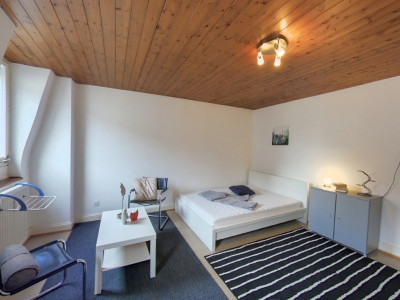 🛋️ Extra spacious flatshare room by the Rhine – Prime Location! 🌟 image 10