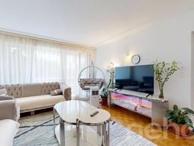 Zentrale 2.5-Zimmer-Wohnung mit Parkplatz und Potenzial image 3