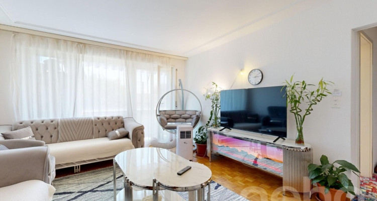Zentrale 2.5-Zimmer-Wohnung mit Parkplatz und Potenzial image 3