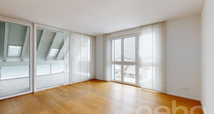 Helle 4.5-Zimmer-Dachwohnung in Weiningen image 2