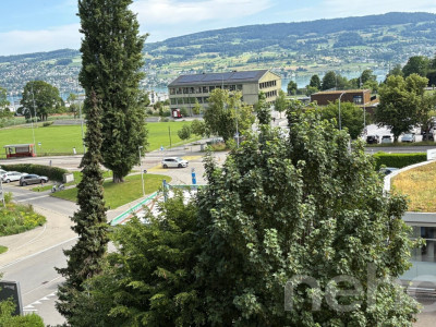 Attraktive 3.5-Zimmer-Wohnung mit teilweisem Seeblick in Horgen image 3