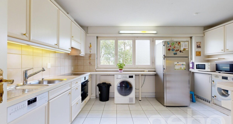 Grosszügige 4.5-Zimmer-Wohnung mit viel Potenzial an ruhiger Lage image 5