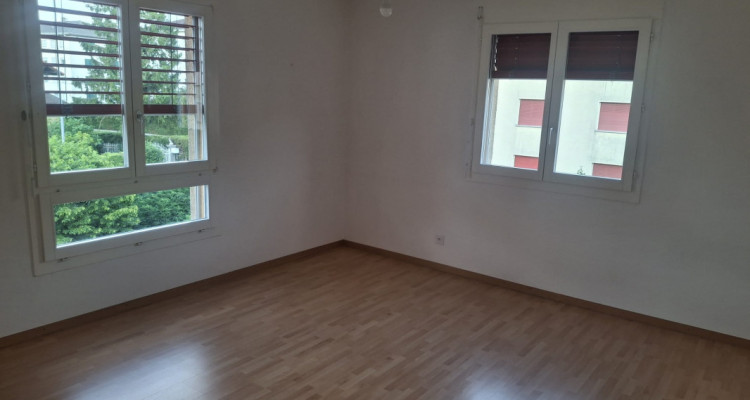Lumineux et spacieux 3.5 pièces de 81 m² à Avenches - vue sur le château image 10