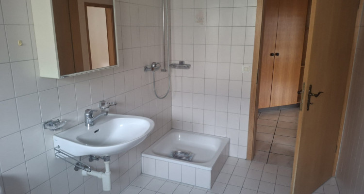Lumineux et spacieux 3.5 pièces de 81 m² à Avenches - vue sur le château image 12