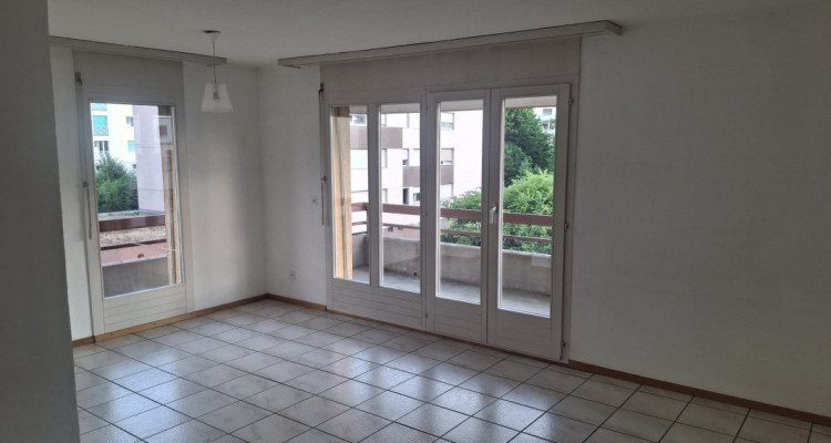 Lumineux et spacieux 3.5 pièces de 81 m² à Avenches - vue sur le château image 2