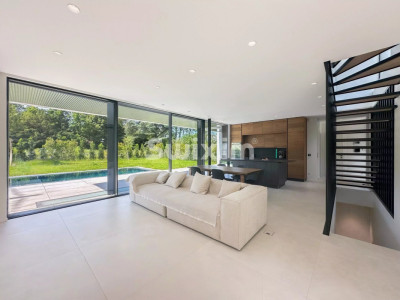 Contemporary architects house in Chêne-Bougeries image 3