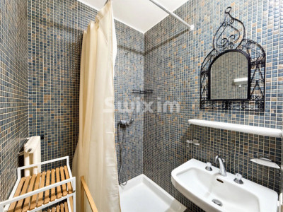 Single-story house to renovate in Confignon image 10