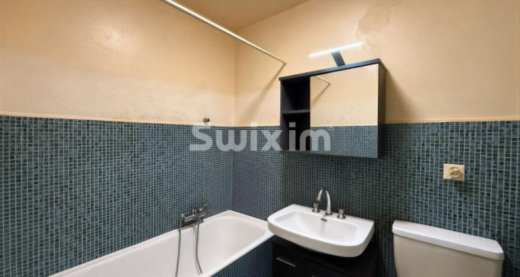Single-story house to renovate in Confignon image 9