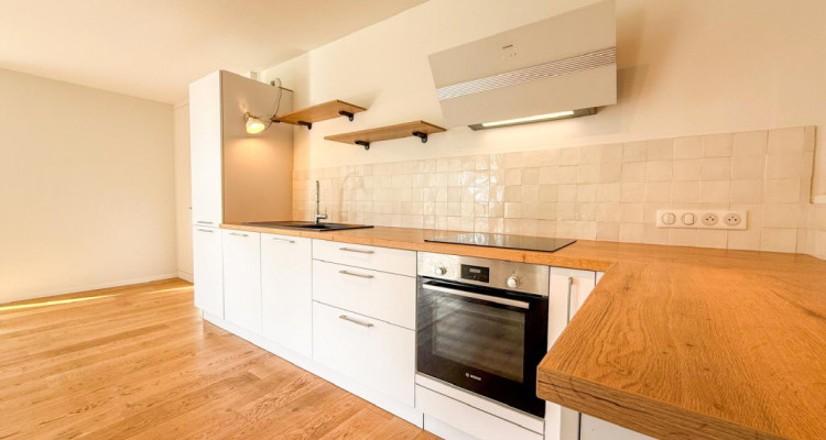 En France, Village-Neuf : Appartement 4 Pièces de Standing image 2