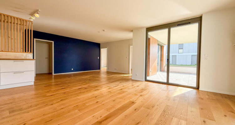 En France, Village-Neuf : Appartement 4 Pièces de Standing image 4