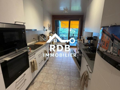 Appartement de 4 pièces au 3ème étage situé à Petit-Lancy 1213 image 2