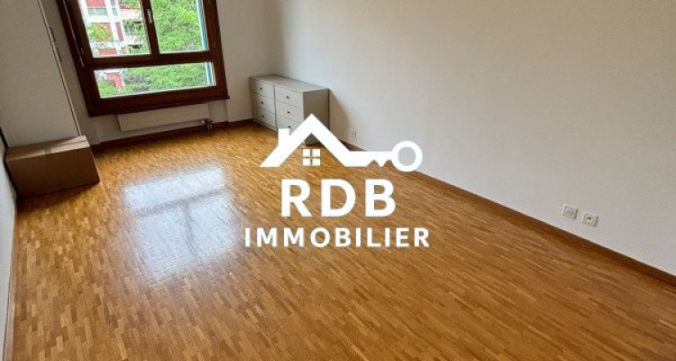 Appartement de 4 pièces au 3ème étage situé à Petit-Lancy 1213 image 3