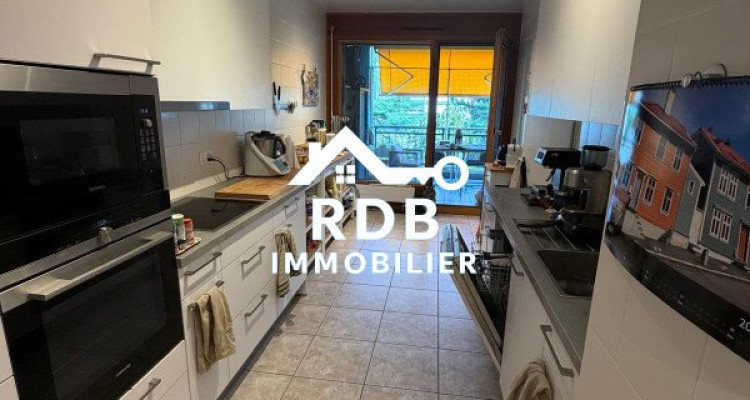 Appartement de 4 pièces au 3ème étage situé à Petit-Lancy 1213 image 2