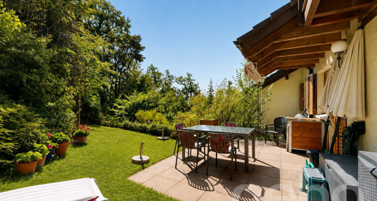 Maison en lisière de forêt, vue lac et Alpes image 3
