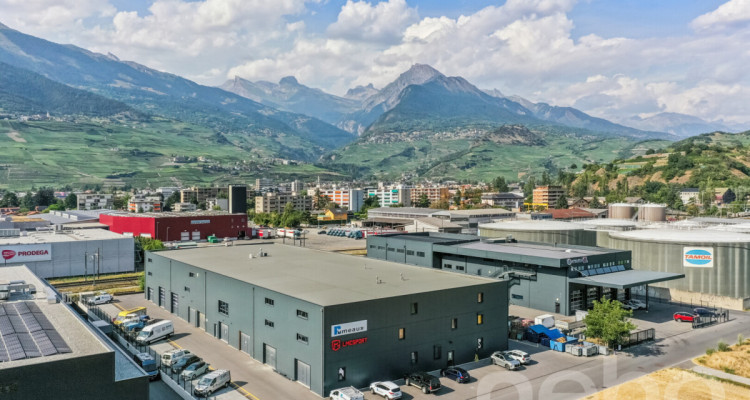Immeuble de rendement avec 3 locaux commerciaux à Monthey image 1