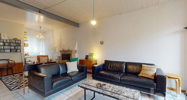 Maison de caractère rénovée : vue Jura, calme et fort potentiel image 4