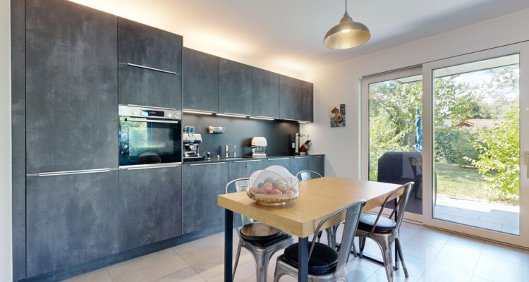 Un rez-de-jardin moderne dans un cadre privilégié à Chambésy image 3