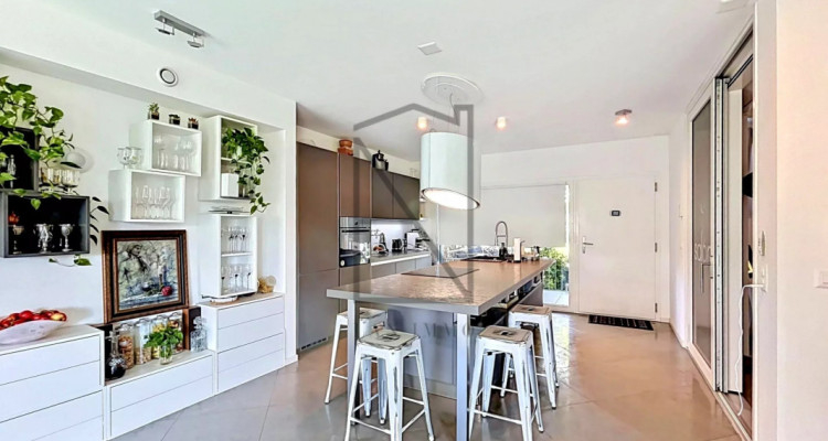 Triplex 5.5 rooms with independent space, close to the lake and the EPFL image 8