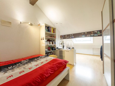 Stunning 6-room duplex apartment image 9