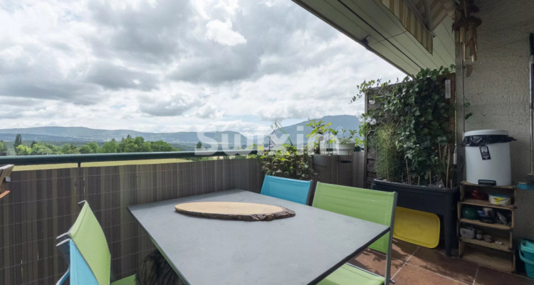 Stunning 6-room duplex apartment image 1