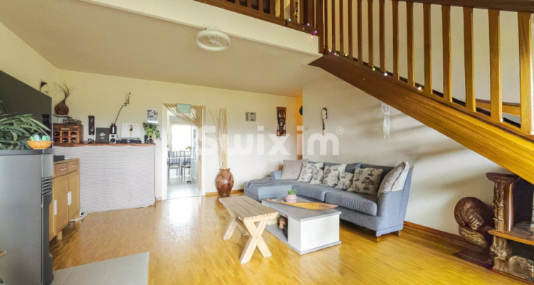 Stunning 6-room duplex apartment image 2