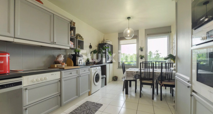 Stunning 6-room duplex apartment image 3