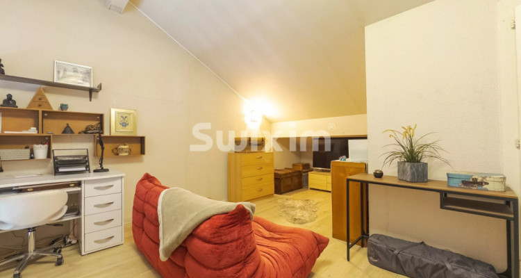 Stunning 6-room duplex apartment image 8