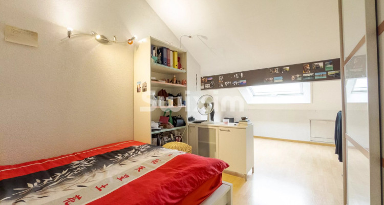 Stunning 6-room duplex apartment image 9