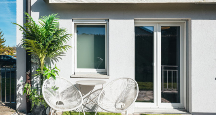 Opportunité rare : Villa mitoyenne familiale de 5.5 pièces image 1