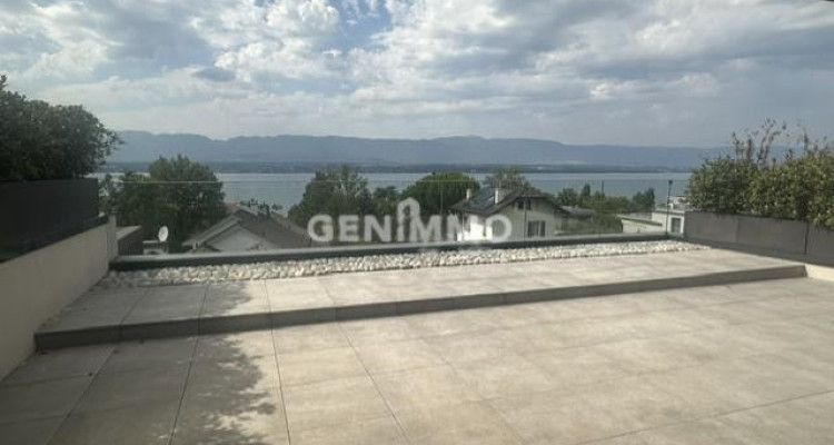 Vue panoramique sur le Lac image 1