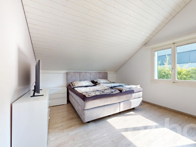 Lichtdurchflutete 5.5-Zimmer-Doppelhaushälfte in Kloten image 8