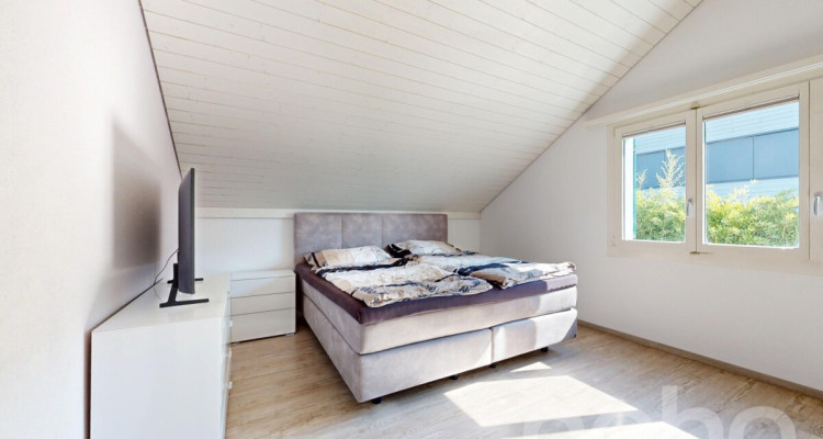 Lichtdurchflutete 5.5-Zimmer-Doppelhaushälfte in Kloten image 8