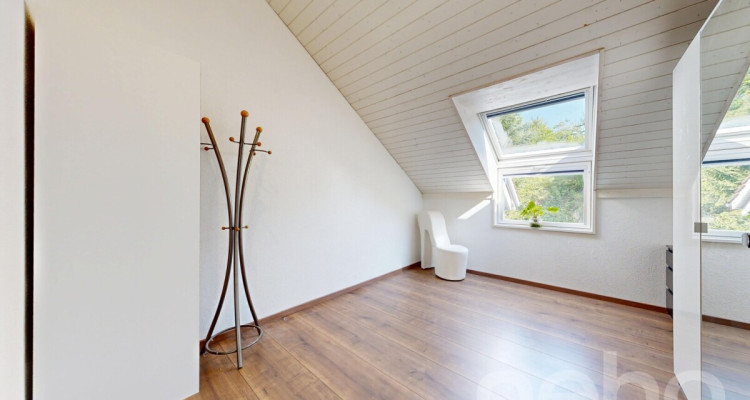 Lichtdurchflutete 5.5-Zimmer-Doppelhaushälfte in Kloten image 9