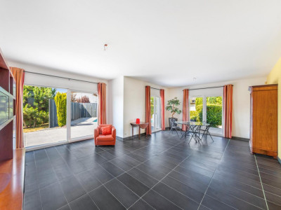 Villa dexception avec piscine aux portes de Bâle, en France image 3