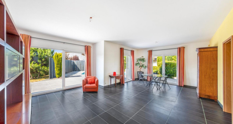 Villa dexception avec piscine aux portes de Bâle, en France image 3
